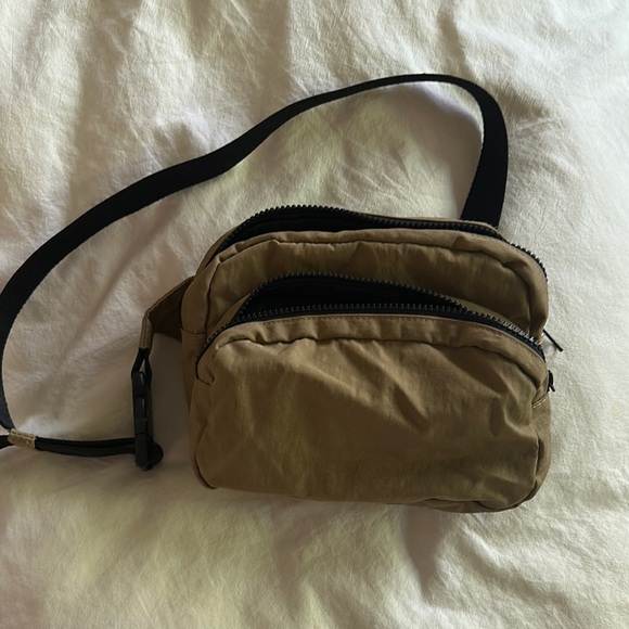 BAGGU Fanny Pack - Picture 1 of 3